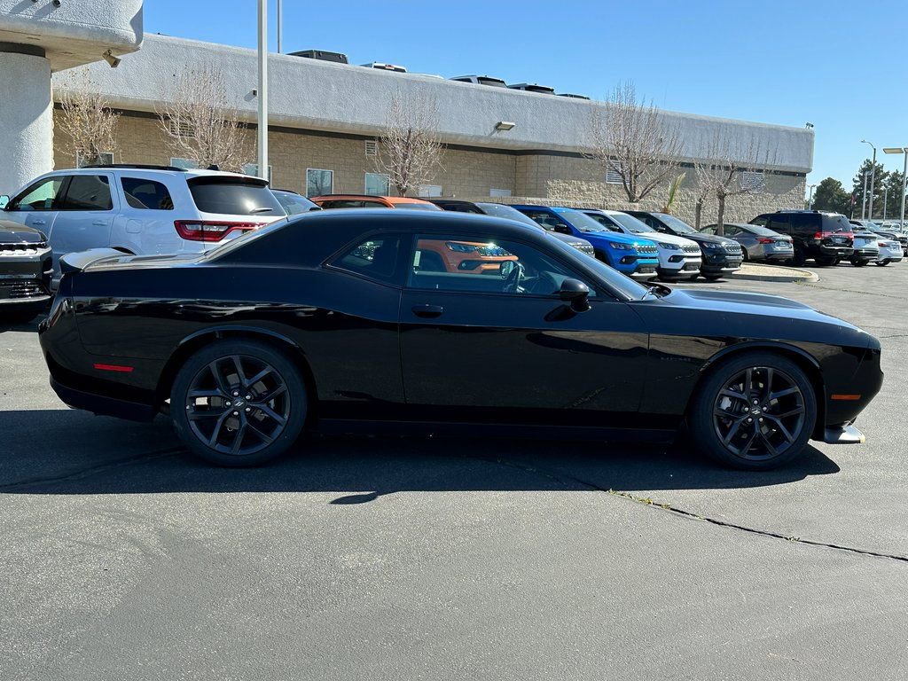 Certified 2022 Dodge Challenger R/T w/ Blacktop Package image 9