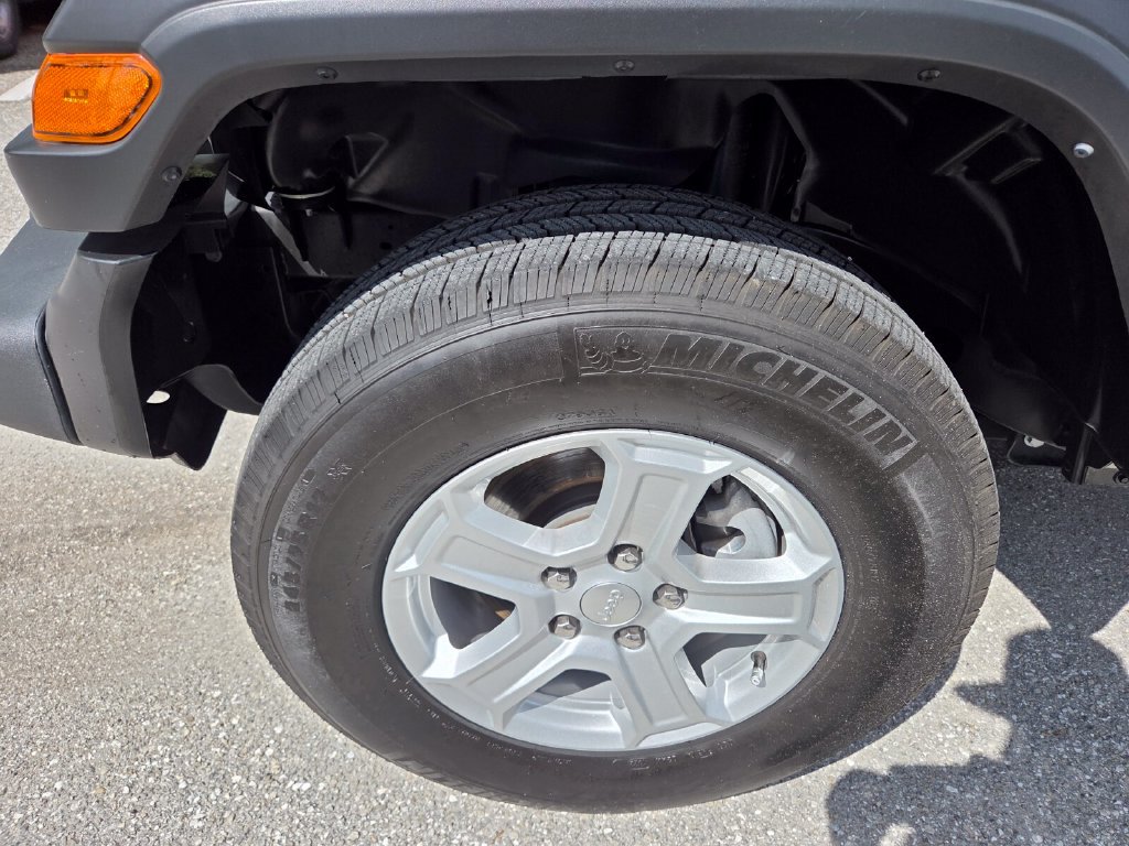Used 2022 Jeep Wrangler Sport AWD/4WD image 15