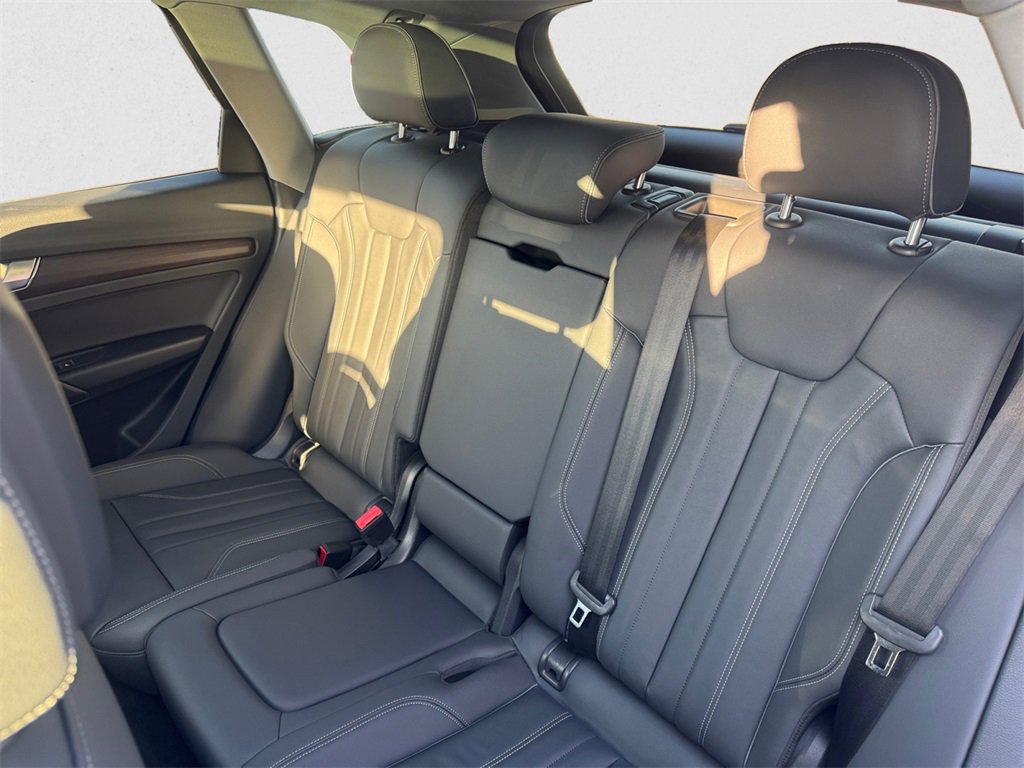 Used 2022 Audi Q5 e Premium w/ Convenience Package image 13