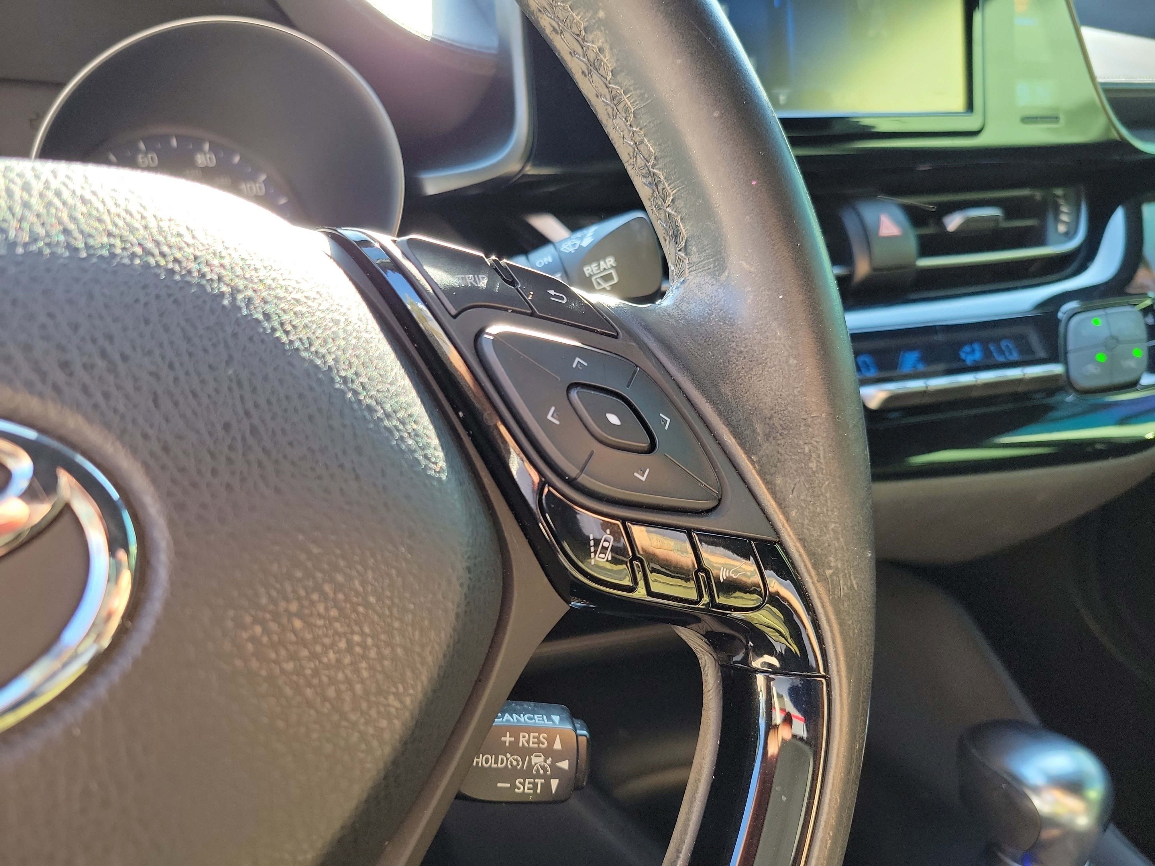Used 2018 Toyota C-HR XLE FWD image 20