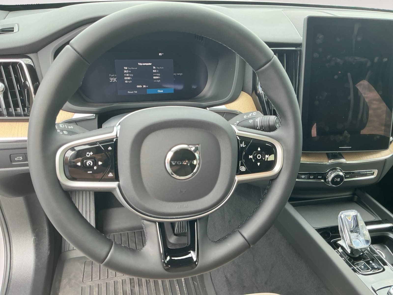 New 2026 Volvo XC60 T8 Plus w/ Protection Package Premier AWD/4WD image 12
