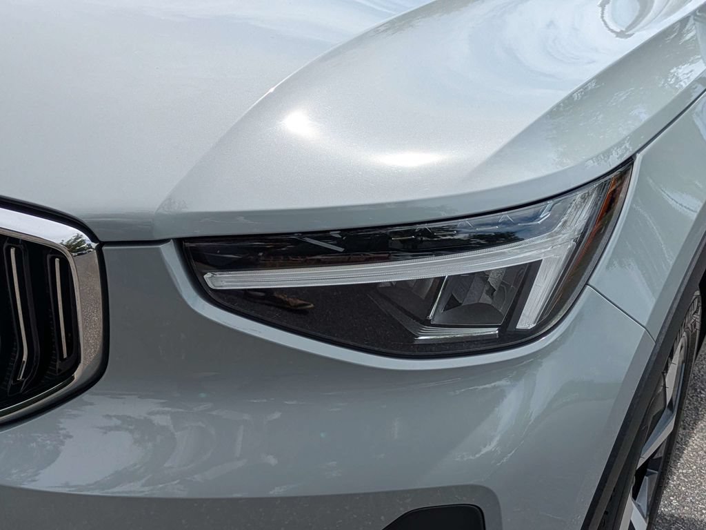 Used 2025 Volvo XC40 B5 Core w/ Protection Package Premier AWD/4WD image 11