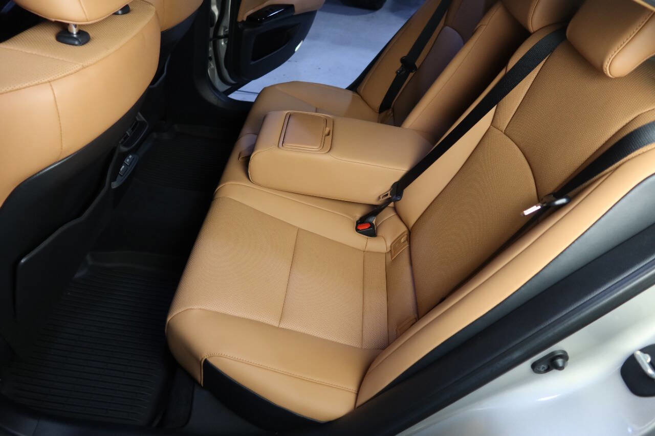 Used 2025 Lexus ES 350 w/ Premium Package image 17