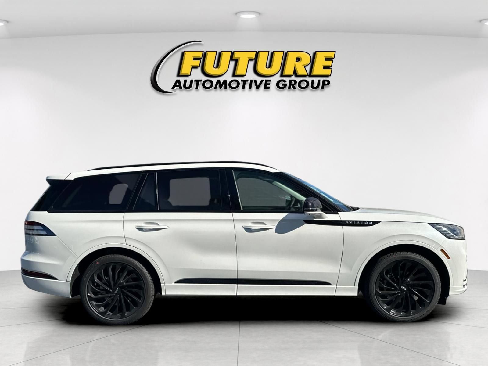 New 2026 Lincoln Aviator Reserve AWD/4WD image 2