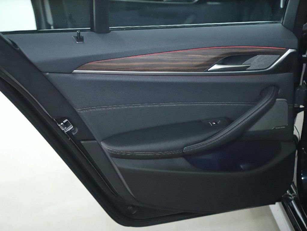 Certified 2022 BMW 540i xDrive w/ M Sport Package image 14
