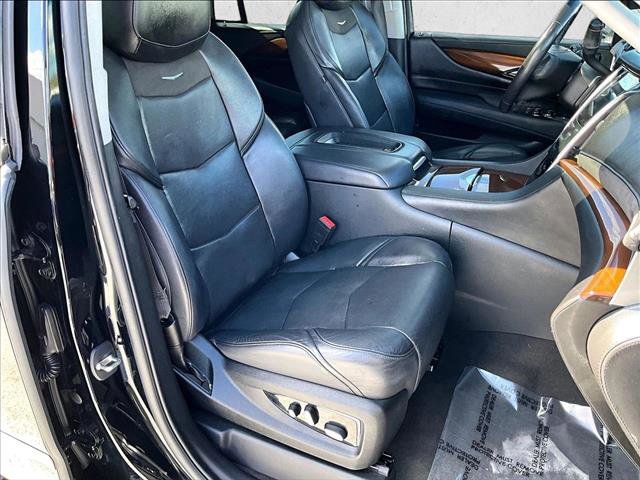 Used 2020 Cadillac Escalade Premium Luxury image 9