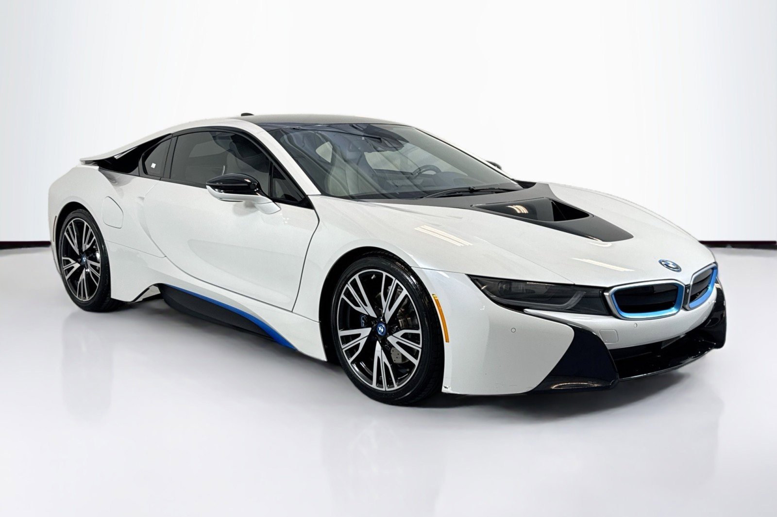 Used 2015 BMW i8 image 3