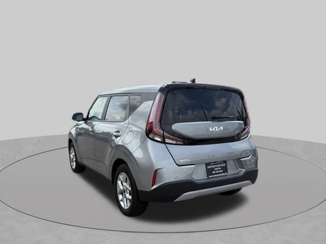 Used 2025 Kia Soul LX w/ LX Technology Package FWD image 4