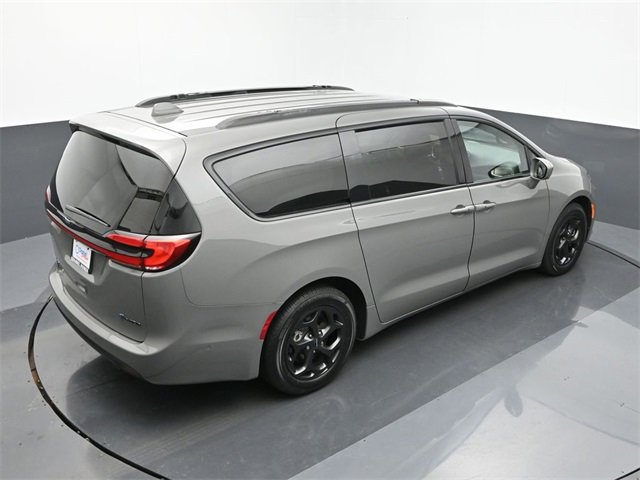 Used 2021 Chrysler Pacifica Touring-L w/ S Appearance Package image 17