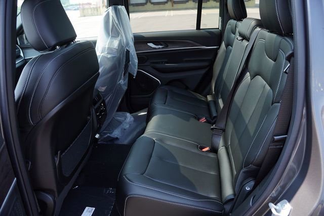 New 2025 Jeep Grand Cherokee Limited w/ Black Appearance Package image 11