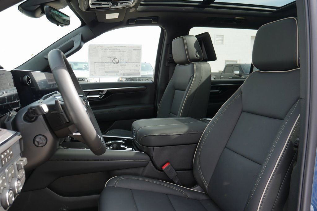 New 2026 Chevrolet Suburban Premier image 9