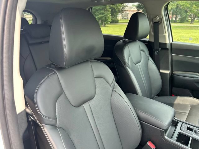 Certified 2025 Kia Sorento S w/ Panoramic Sunroof Package AWD/4WD image 27