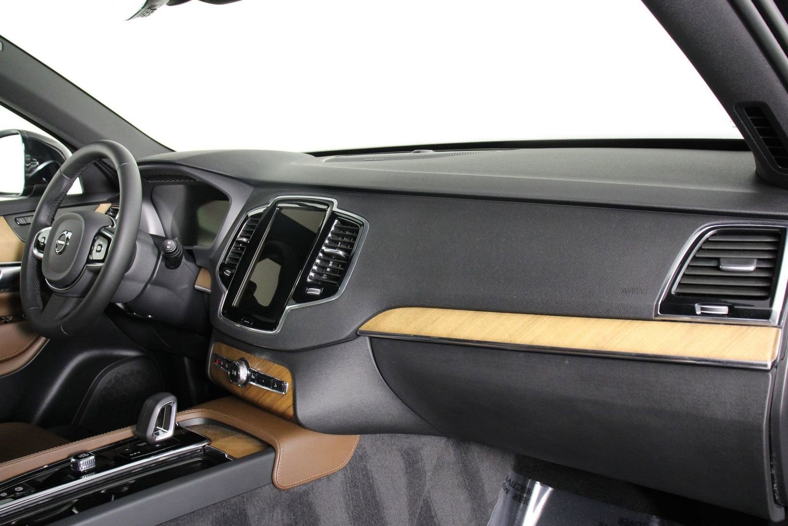 Certified 2024 Volvo XC90 T8 Plus w/ Protection Package Premier AWD/4WD image 22