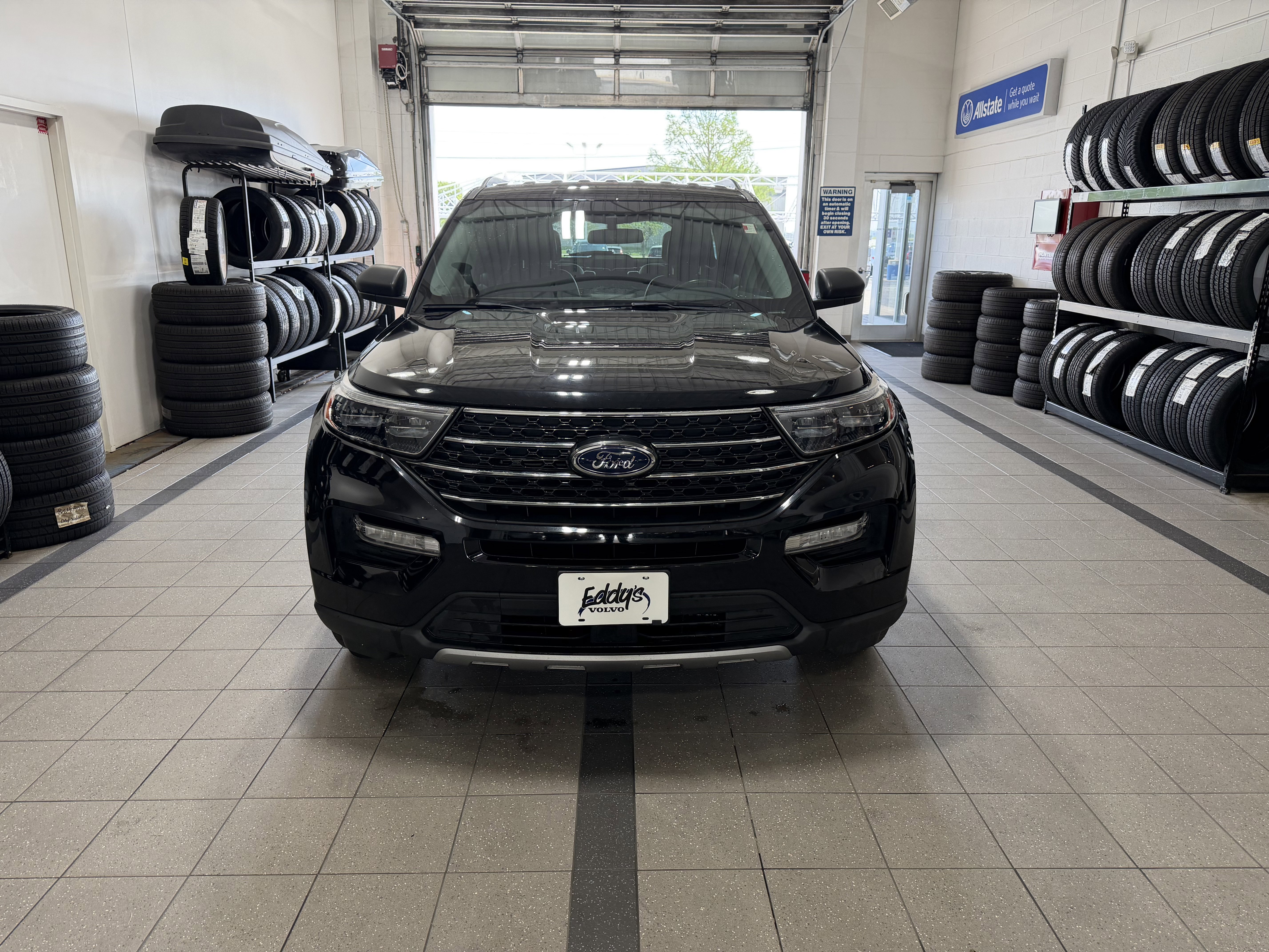 Used 2022 Ford Explorer XLT w/ Equipment Group 202A RWD image 3