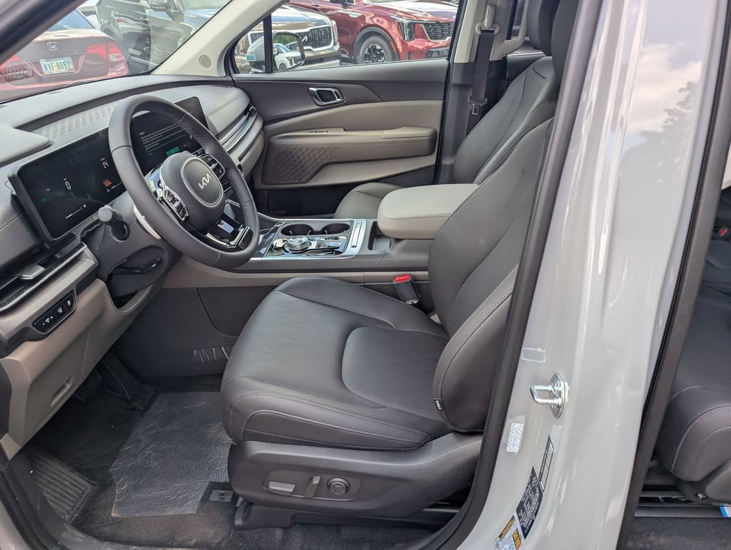 New 2026 Kia Carnival EX FWD image 12