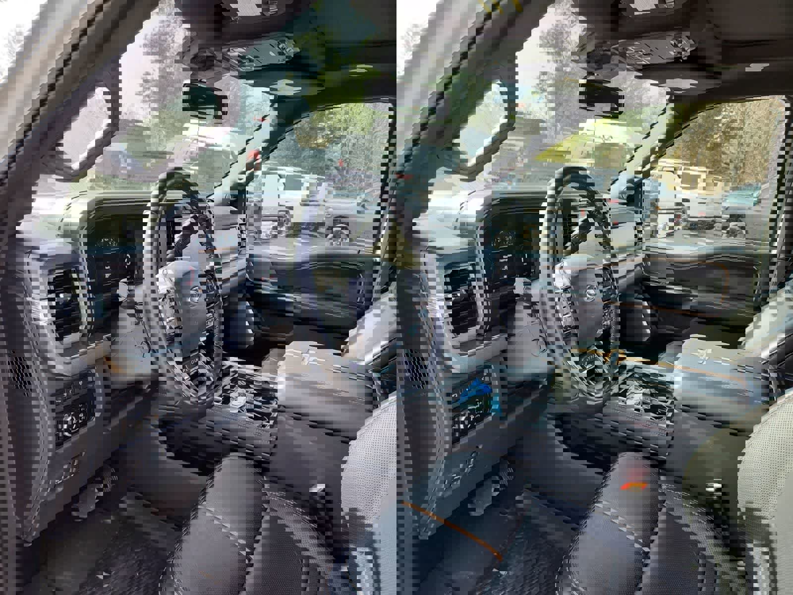 Used 2024 Ford F350 Platinum w/ FX4 Off-Road Package image 14