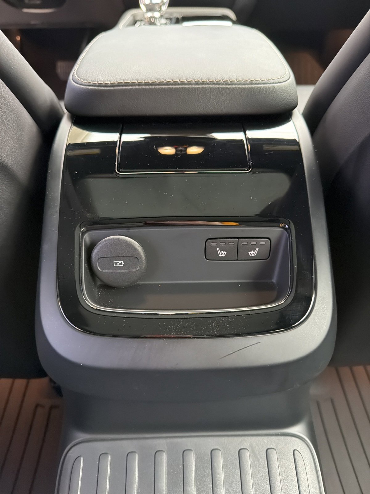 Used 2024 Volvo V60 T8 Polestar w/ Protection Package image 27