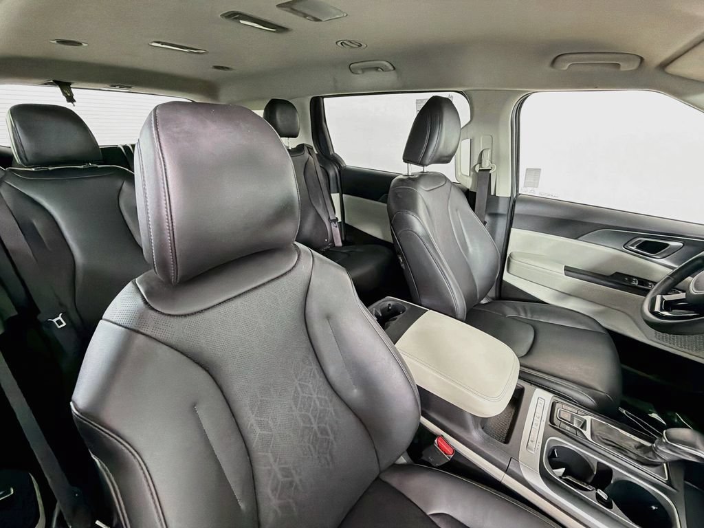 Used 2023 Kia Carnival LX FWD image 26