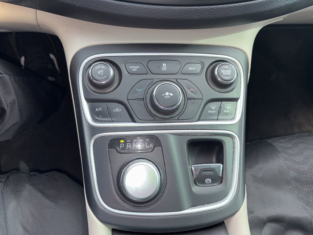 Used 2015 Chrysler 200 Limited w/ Convenience Group image 14