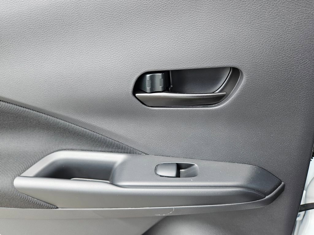 New 2025 Nissan Kicks Play S image 7