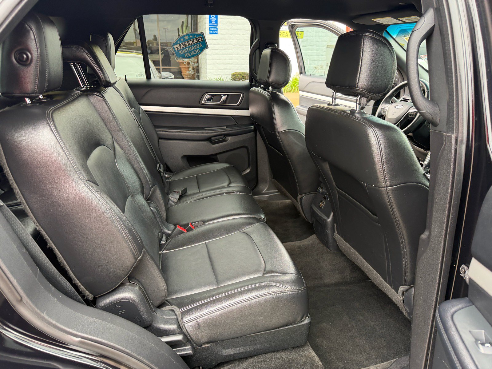Used 2017 Ford Explorer XLT w/ Equipment Group 202A FWD image 14