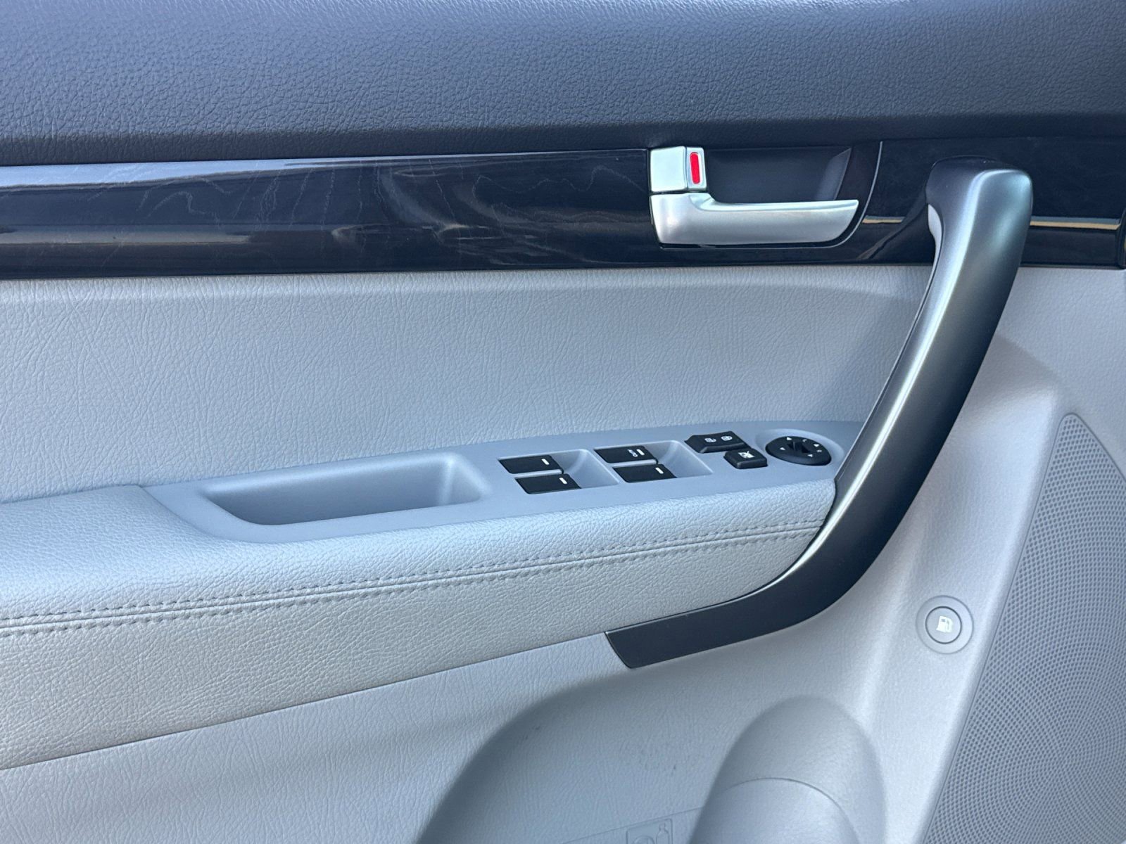 Used 2014 Kia Sorento LX image 10