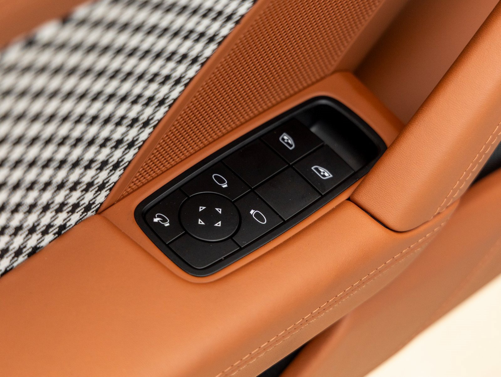 Certified 2023 Porsche 911 Sport Classic image 27