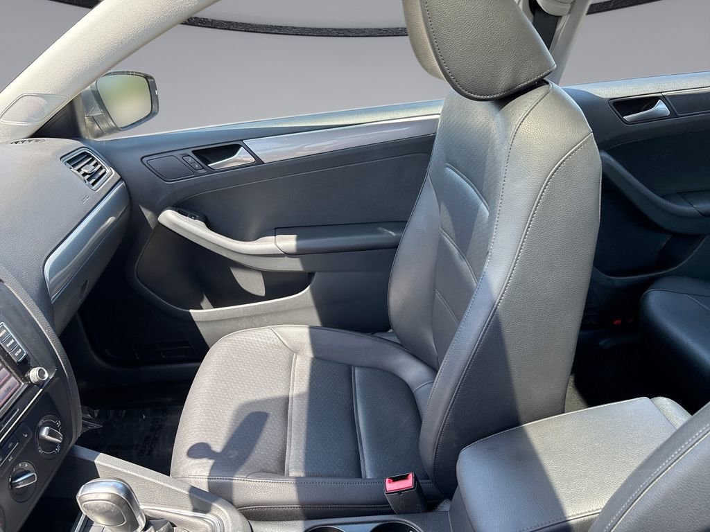 Used 2015 Volkswagen Jetta SE FWD image 24