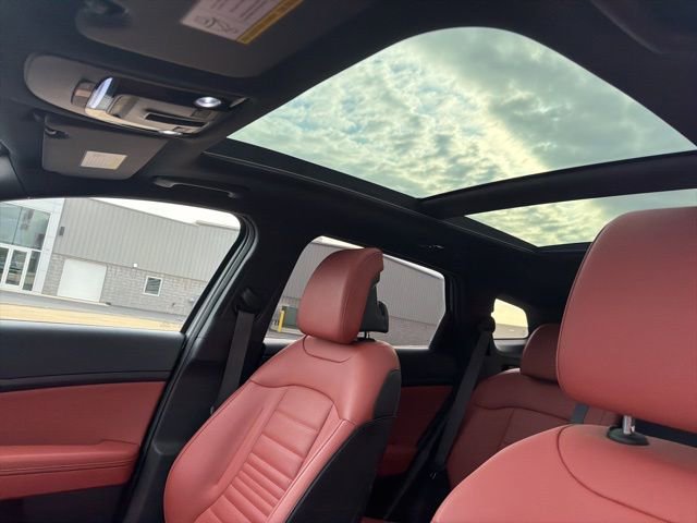 Used 2025 Kia Sportage SX image 17