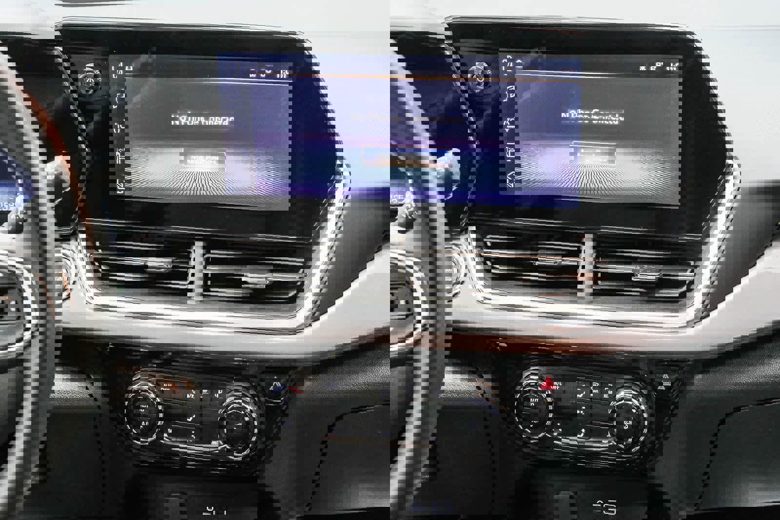 Used 2024 Chevrolet Trax ACTIV w/ Sunroof Package FWD image 16