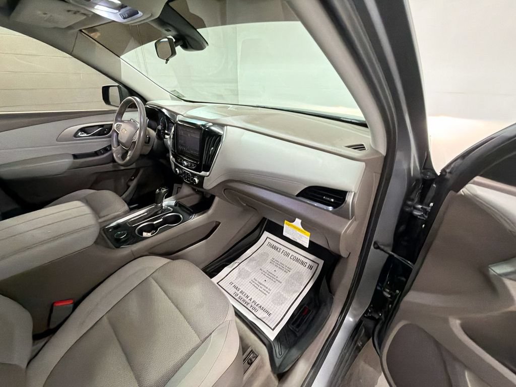 Used 2020 Chevrolet Traverse LT FWD image 27