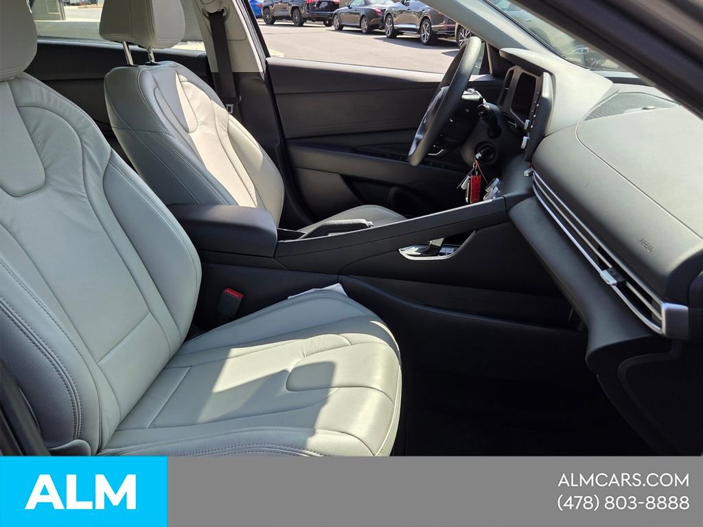 Used 2024 Hyundai Elantra SE image 15