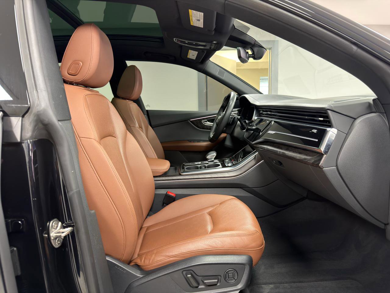Used 2021 Audi Q8 Prestige w/ Prestige Package AWD/4WD image 10