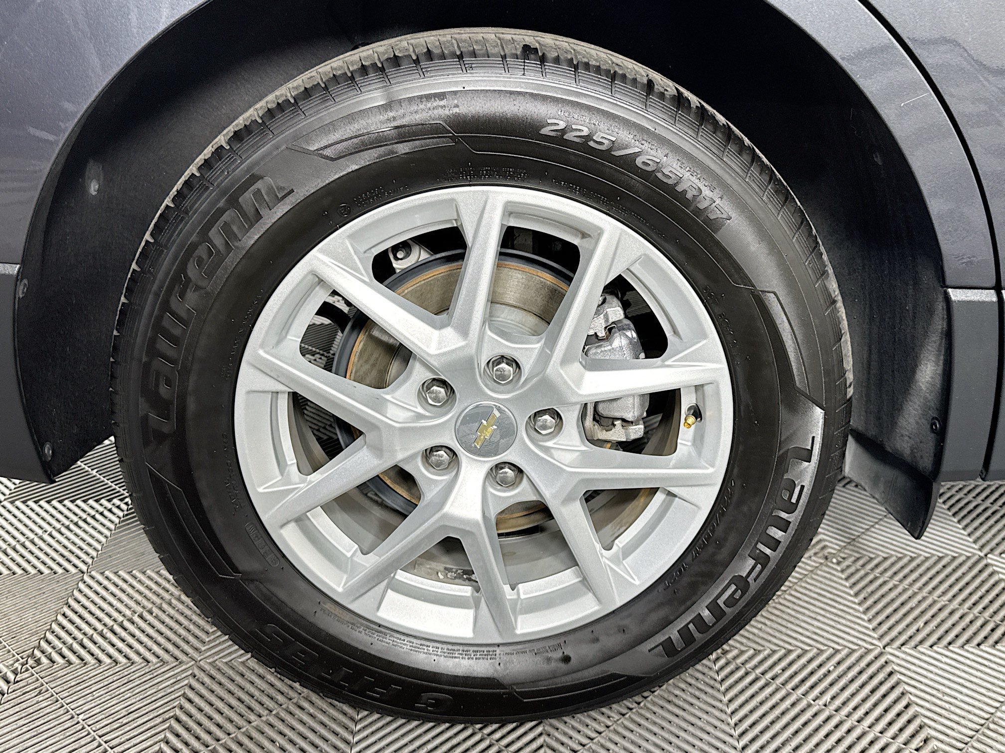Used 2023 Chevrolet Equinox LT w/ LPO, Floor Liner Package FWD image 32