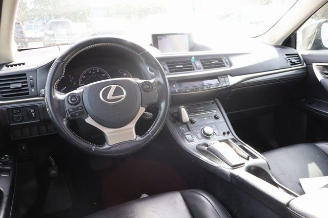Used 2015 Lexus CT 200h w/ Navigation Package image 6