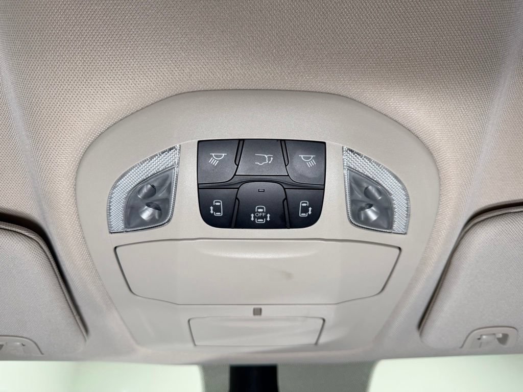 Used 2023 Chrysler Pacifica Touring-L FWD image 14
