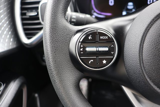 Used 2025 Kia Soul LX w/ LX Technology Package FWD image 18