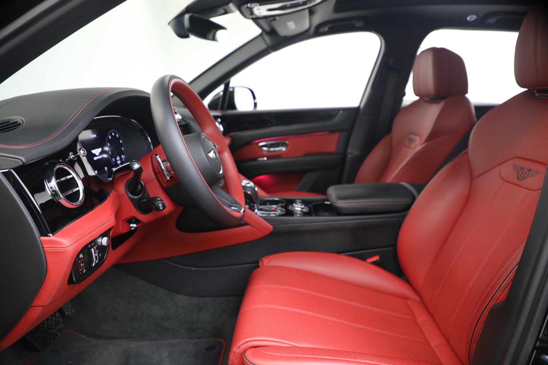 Used 2022 Bentley Bentayga image 20