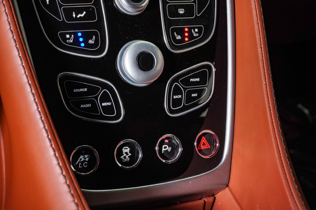 Used 2015 Aston Martin Vanquish Coupe RWD image 31