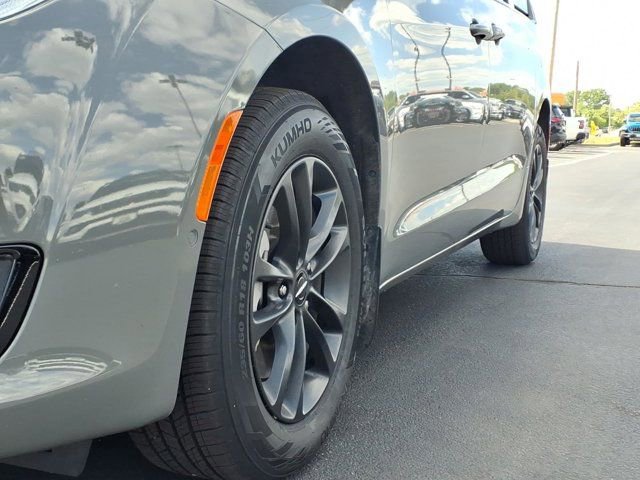 Used 2020 Chrysler Pacifica Touring-L w/ Advanced Safetytec Group AWD/4WD image 30