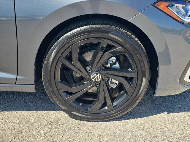Used 2026 Volkswagen Jetta SE w/ Black Wheel Package FWD image 8