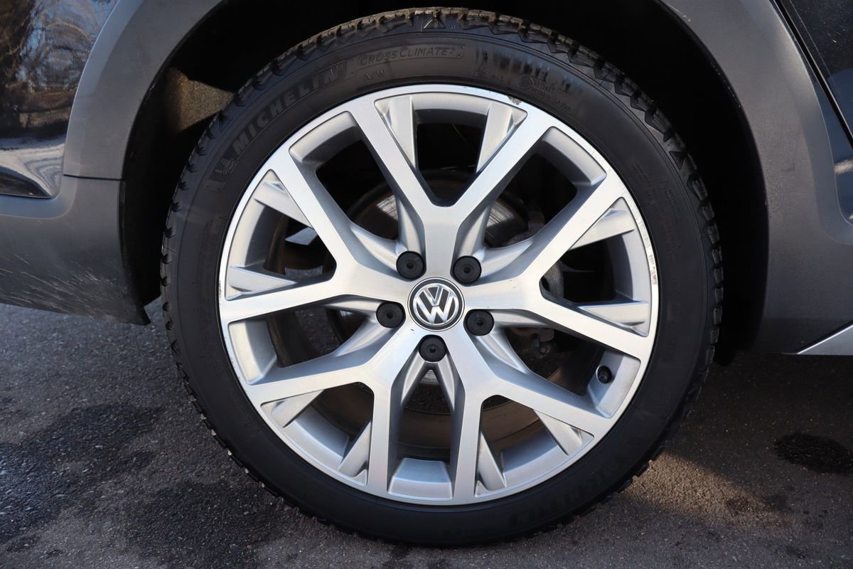 Used 2017 Volkswagen Golf Alltrack SEL image 45