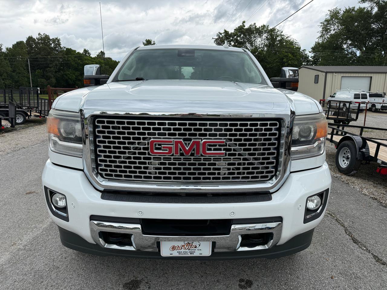 Used 2016 GMC Sierra 2500 Denali w/ Duramax Plus Package AWD/4WD image 9