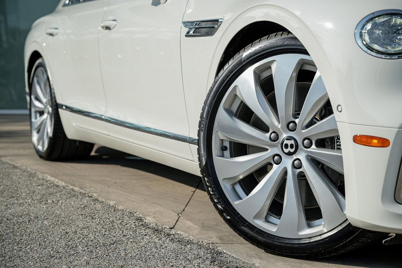 New 2026 Bentley Flying Spur Plug-In Hybrid image 2