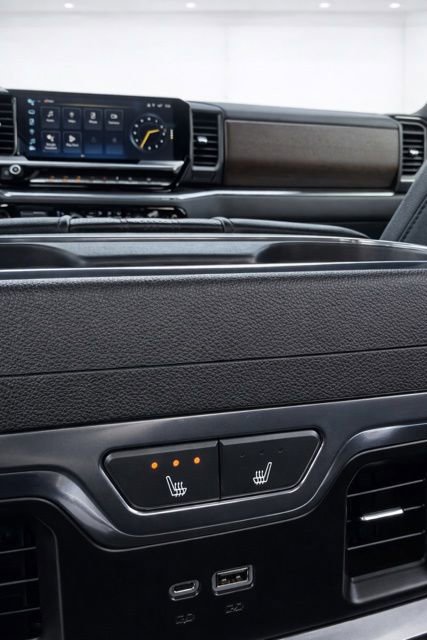 Used 2023 Chevrolet Silverado 1500 High Country w/ Technology Package image 26