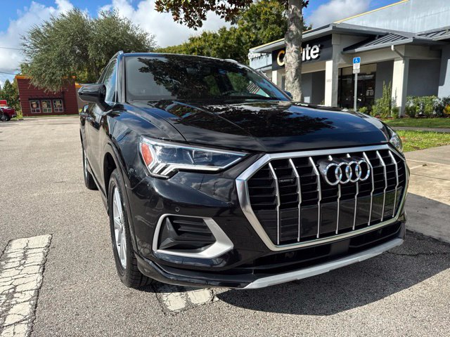 Used 2023 Audi Q3 2.0T Premium w/ Convenience Package AWD/4WD image 2