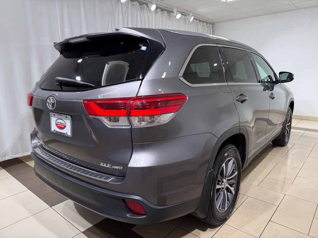 Certified 2019 Toyota Highlander XLE AWD/4WD image 5