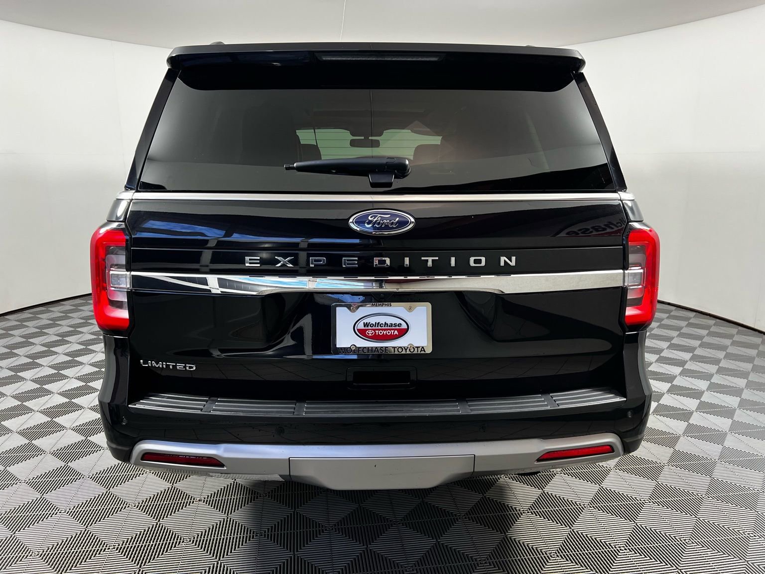 Used 2024 Ford Expedition Limited image 6