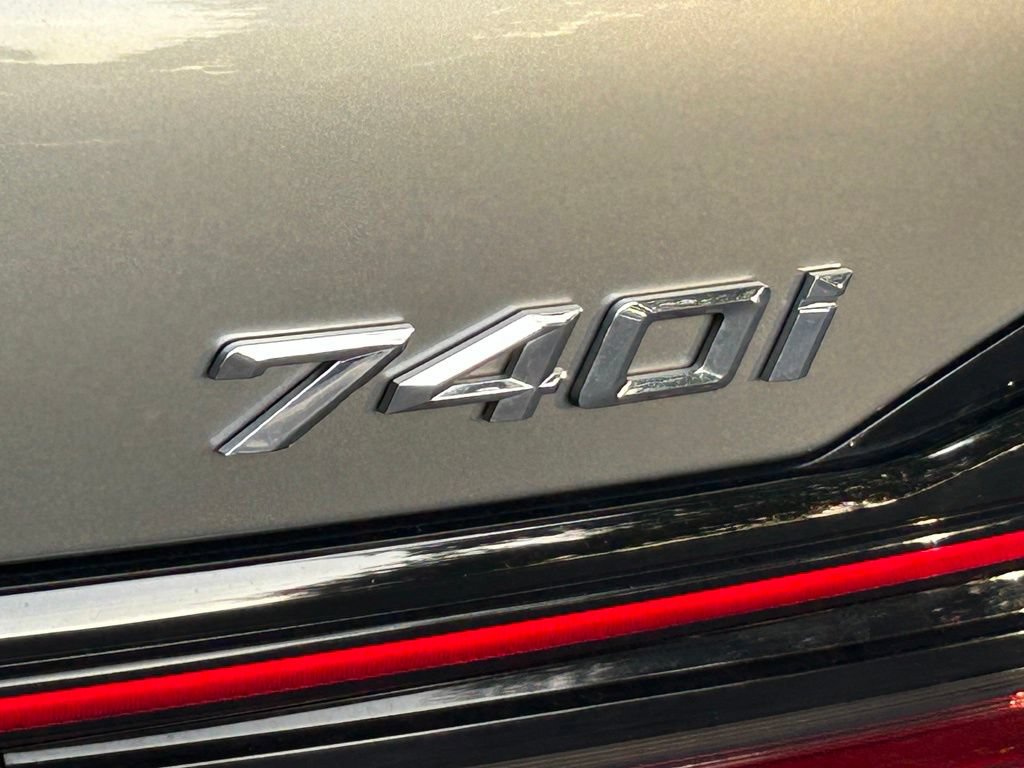 Used 2022 BMW 740i w/ M Sport Package RWD image 22