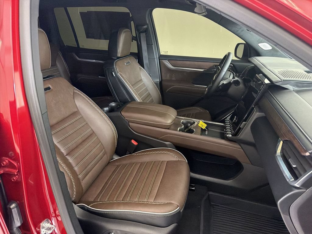 Used 2026 GMC Acadia Denali Ultimate w/ LPO, Floor Liner Package FWD image 29